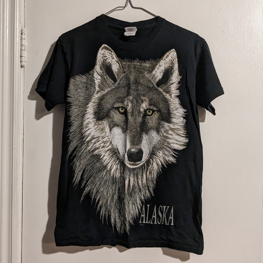 Vintage ALASKA wolf graphic tee